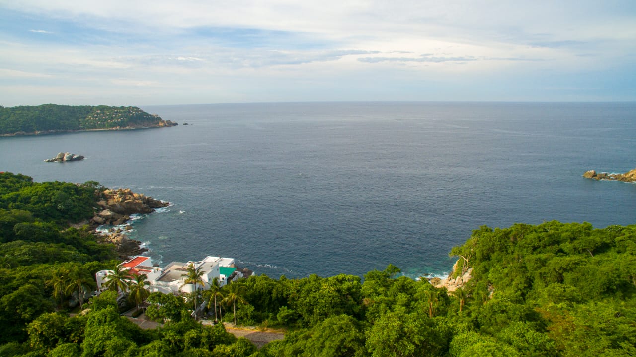 TERRENO CON VISTA AL MAR