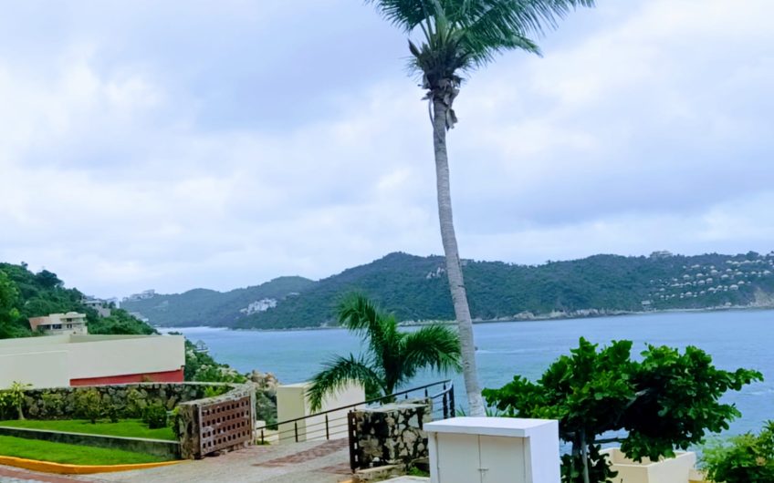 TERRENO CON VISTA AL MAR CARABELA 9